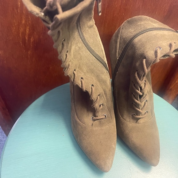 High heel army green SteveMadden laced ankle boots - Picture 2 of 6